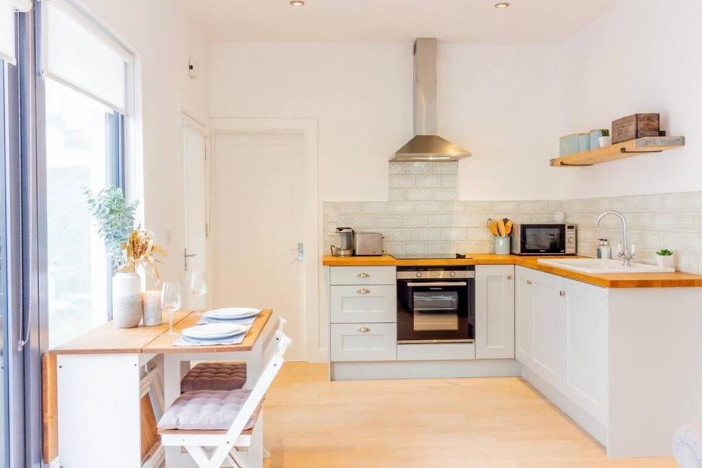 Newly Refurbished Traditional Cottage Blackrock 布莱克罗克 外观 照片