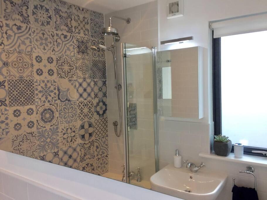 Newly Refurbished Traditional Cottage Blackrock 布莱克罗克 外观 照片